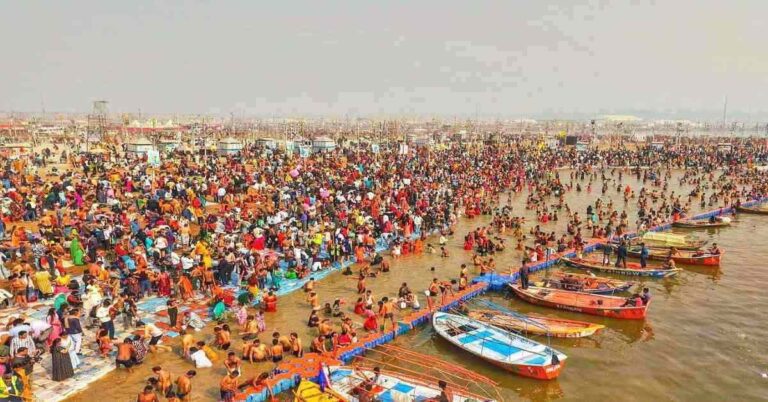 पूर्णिमा स्नान से पहले महाकुंभ में उमड़ा श्रद्धालुओं का सैलाब, Prayagraj संगम स्टेशन बंद