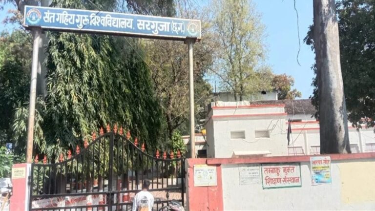 पूर्व कुलपति प्रो अशोक सिंह पर 54 लाख के अधिक वेतन भुगतान का आरोप, विश्वविद्यालय ने भेजा नोटिस