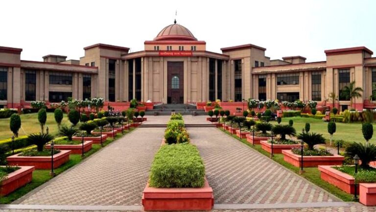 बड़ा विवाद: रेलवे भू-अर्जन के खिलाफ हाईकोर्ट में याचिका, शासन ने बगैर सुनवाई के निरस्त की किसान की आपत्ति; कोर्ट ने जारी किया नोटिस!
