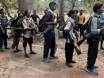 नक्सल मोर्चे पर बड़ी सफलता: कांकेर में 21 नक्सलियों का सरेंडर, 18 ऑटोमैटिक हथियार जमा