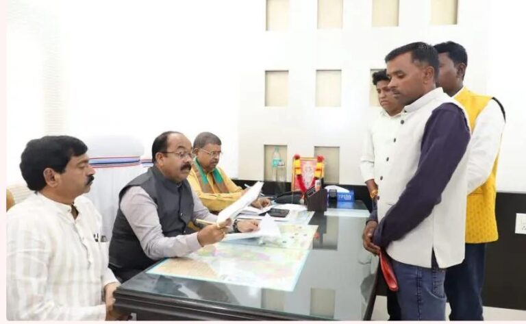 जनता से सीधा संवाद: डिप्टी सीएम अरुण साव ने सहयोग केंद्र में सुनीं 300 समस्याएं, मौके पर ही दिए समाधान के निर्देश
