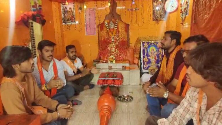 वैलेंटाइन डे पर बजरंग दल की चेतावनी, 14 फरवरी को  मातृ–पितृ दिवस मनाने की अपील