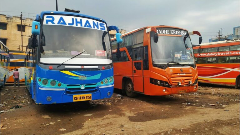 जशपुर में परिवहन विभाग की बड़ी कार्रवाई, टैक्स बकाया पर 5 बसें जब्त, नीलामी की चेतावनी