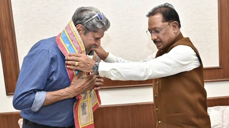 मुख्यमंत्री विष्णु देव साय से कपिल देव की मुलाकात, खेल विकास पर हुई चर्चा