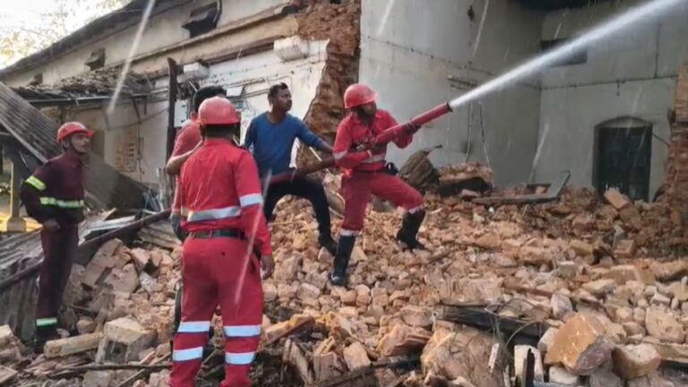 बलौदाबाजार तहसील कार्यालय में भीषण आग, पुरानी बिल्डिंग से शुरू हुई लपटें