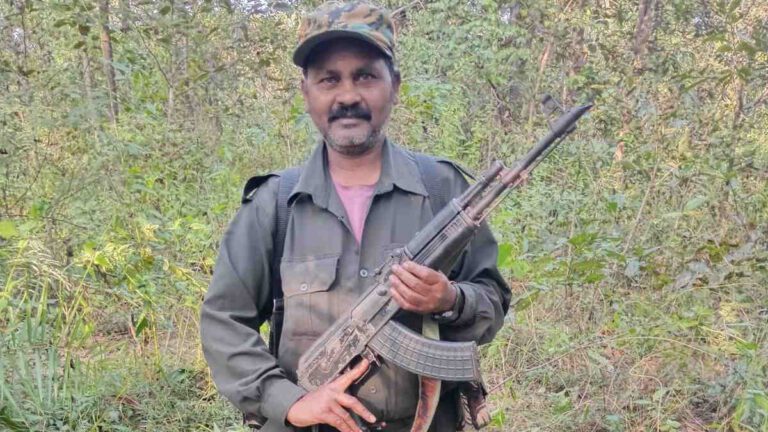 बस्तर में बड़ा सरेंडर: पापा राव समेत 17 नक्सलियों ने छोड़ी हिंसा
