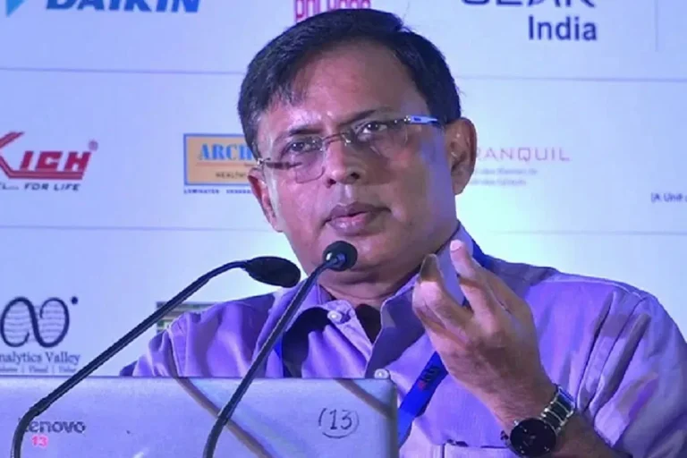 रेरा चेयरमैन संजय शुक्ला पर PMO सख्त, CBI चार्जशीट के बाद जांच के निर्देश