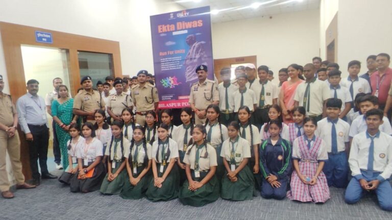 बिलासपुर में छात्रों को पुलिस कार्यप्रणाली की जानकारी, ट्रैफिक और साइबर सुरक्षा पर जागरूकता