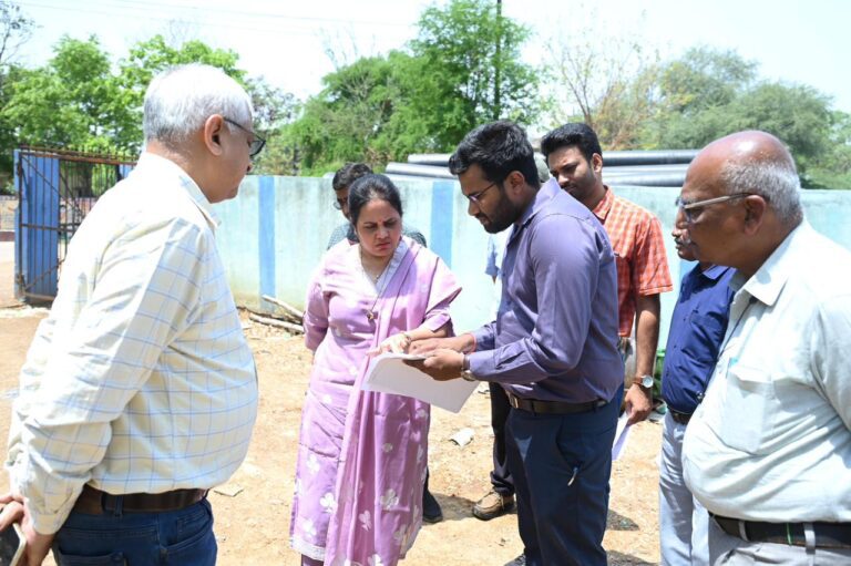 जल पाइपलाइन कार्य में लापरवाही पर भड़कीं महापौर मीनल चौबे, अधिकारियों को कड़ी चेतावनी