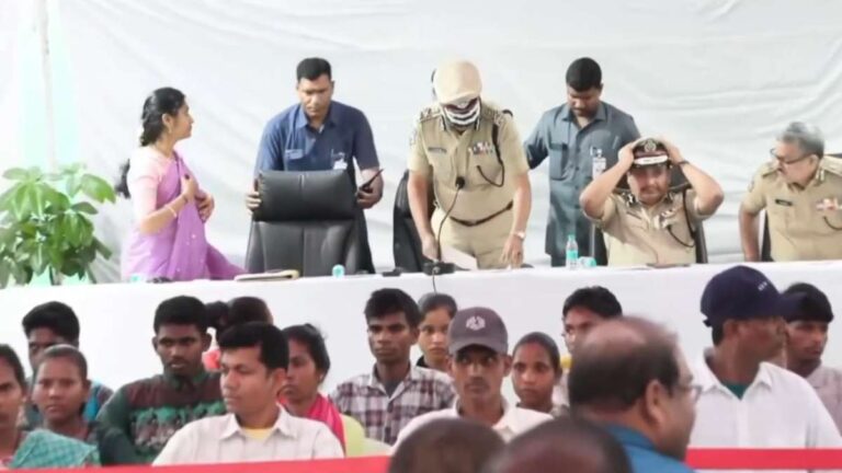 तेलंगाना में 47 माओवादियों का सरेंडर, नक्सल संगठन को बड़ा झटका