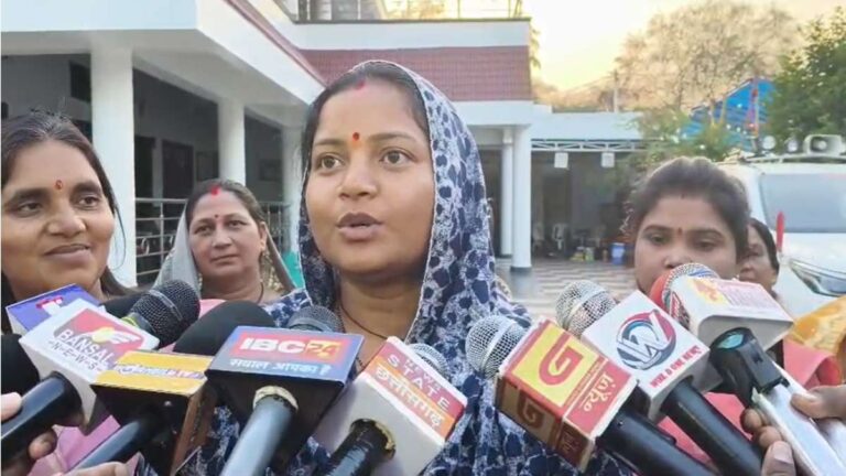 साड़ी वितरण विवाद पर मंत्री लक्ष्मी राजवाड़े का बयान, खराब साड़ियों को बदलने के निर्देश