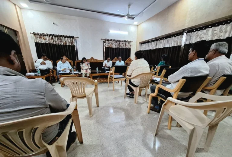 नारायणपुर में सड़क और पुल निर्माण कार्यों की समीक्षा, समयसीमा में काम पूरा करने के निर्देश