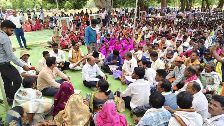 गरियाबंद के सुशासन तिहार में फूटा जनआक्रोश, ग्रामीणों ने सीएम से सीधी मुलाकात की मांग उठाई