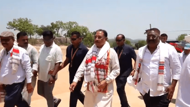 सुशासन तिहार के तहत जशपुर पहुंचे सीएम साय, निर्माण कार्य में किया श्रमदान