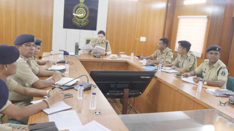 पंचायत चुनाव और त्योहारों को लेकर राजनांदगांव पुलिस अलर्ट, एसपी अंकिता शर्मा ने दिए सख्त निर्देश