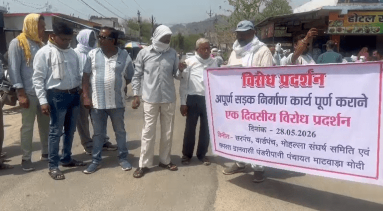अधूरी सड़क से परेशान ग्रामीणों का फूटा गुस्सा, कांकेर में सड़क पर उतरे लोग