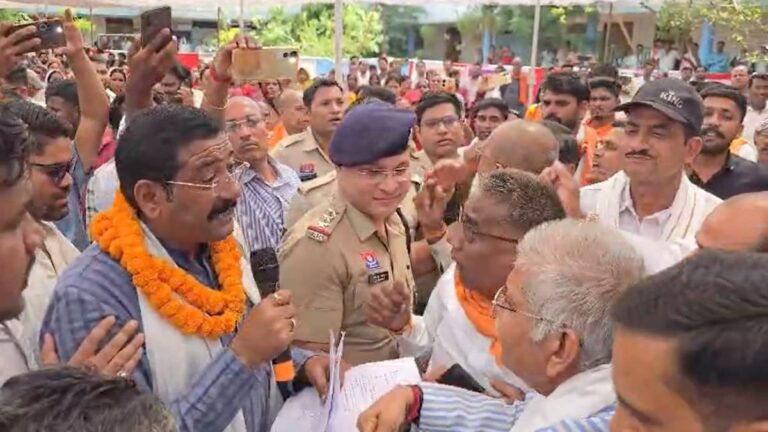 सुशासन तिहार शिविर में भिड़े राजेंद्र शुक्ला और धरमलाल कौशिक, वीडियो वायरल