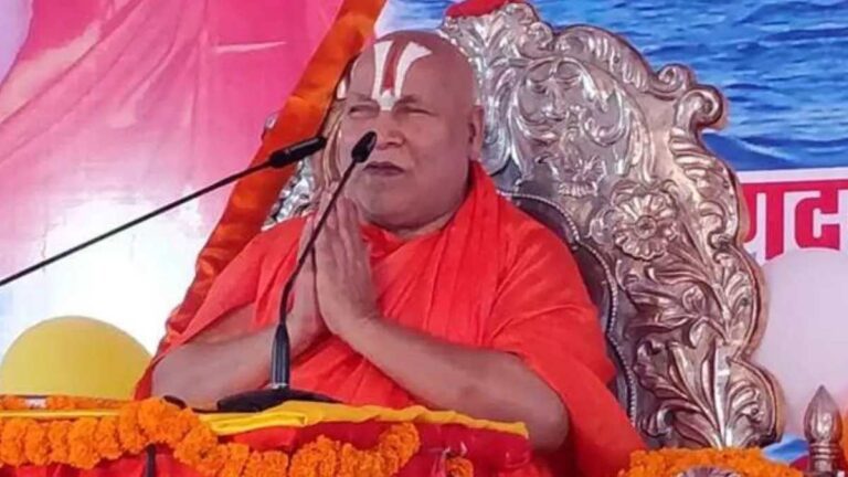चरणदास महंत के बयान पर रामभद्राचार्य का पलटवार, कहा- मेरी योग्यता की कर लें जांच