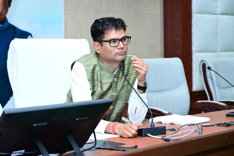 आवास मंत्री ओपी चौधरी ने सुनीं हाउसिंग सोसायटियों की समस्याएं, अधिकारियों को दिए समाधान के निर्देश