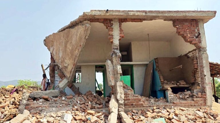 लोरमी में वन विभाग की कार्रवाई, 45 परिवारों के घर ध्वस्त होने से आक्रोश