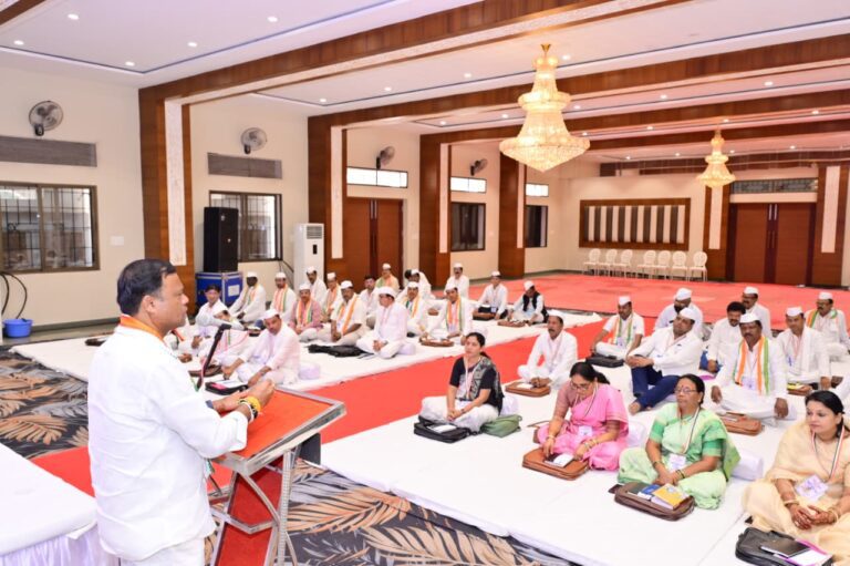 राहुल गांधी ने कांग्रेस नेताओं को दिया एकजुटता का मंत्र, संगठन मजबूती पर जोर