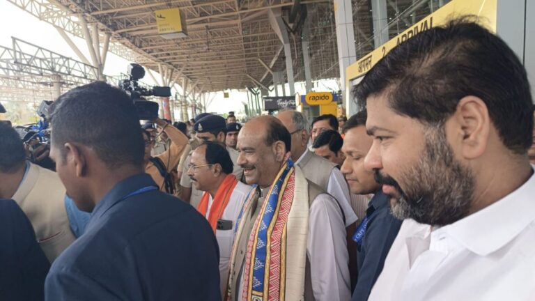 लोकसभा अध्यक्ष ओम बिरला एकदिवसीय छत्तीसगढ़ दौरे पर रायपुर पहुंचे