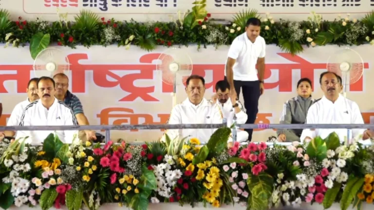 अंतर्राष्ट्रीय योग दिवस पर अंबिकापुर में सीएम साय ने हजारों लोगों के साथ किया योग