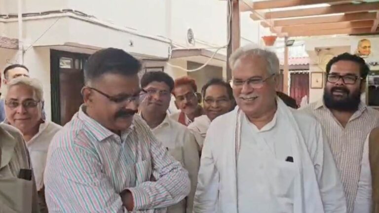 निलंबन के बाद भूपेश बघेल से मिले सीईओ रूपेश पांडेय, बोले- हाईकोर्ट जाऊंगा