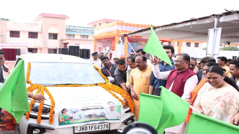 ड्रोन दीदी अभियान: महिला किसानों का दल ड्रोन पायलट प्रशिक्षण के लिए रवाना, सीएम साय ने दिखाई हरी झंडी