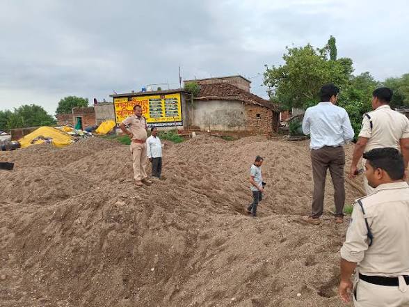 गुमलनार रेत खदान में अवैध उत्खनन के आरोप, जांच के निर्देश
