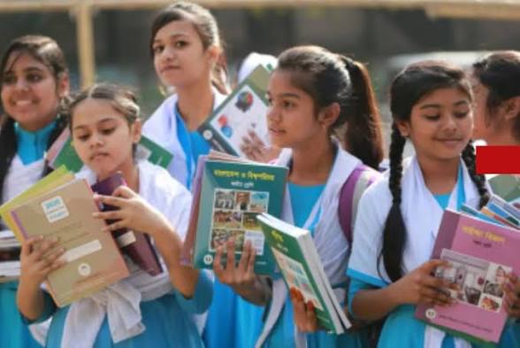 धमतरी में तेज हुआ पाठ्यपुस्तक वितरण, 10 जुलाई तक सभी छात्रों को मिलेंगी किताबें
