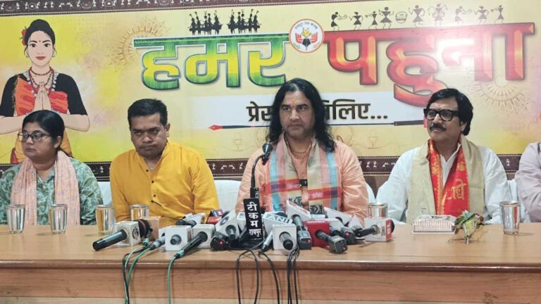 रायपुर में बोले देवकी नंदन ठाकुर, बच्चों को गीता का ज्ञान और नैतिक शिक्षा देना जरूरी