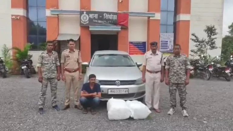 महासमुंद पुलिस की बड़ी कार्रवाई, कार के सीक्रेट चेंबर से 38 किलो गांजा जब्त