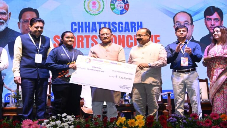 स्पोर्ट्स कॉन्क्लेव में सीएम साय ने पदक विजेता खिलाड़ियों को दी प्रोत्साहन राशि, खेल विकास पर हुआ मंथन