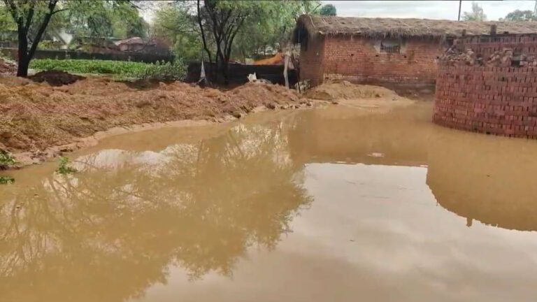 पहली बारिश में डोंगरगढ़ जलमग्न, जलभराव ने खोली नगर पालिका की तैयारियों की पोल
