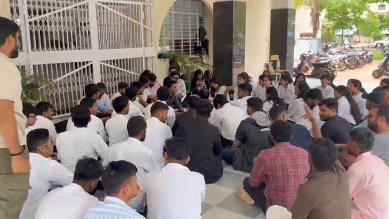 छात्रों के विरोध के आगे झुका विश्वविद्यालय, BA-LLB री-एग्जाम का फैसला वापस
