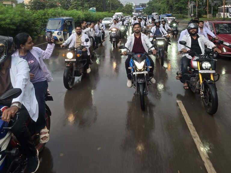 मेकाहारा के MBBS इंटर्न डॉक्टर अनिश्चितकालीन हड़ताल पर, स्टाइपेंड बढ़ाने की मांग तेज