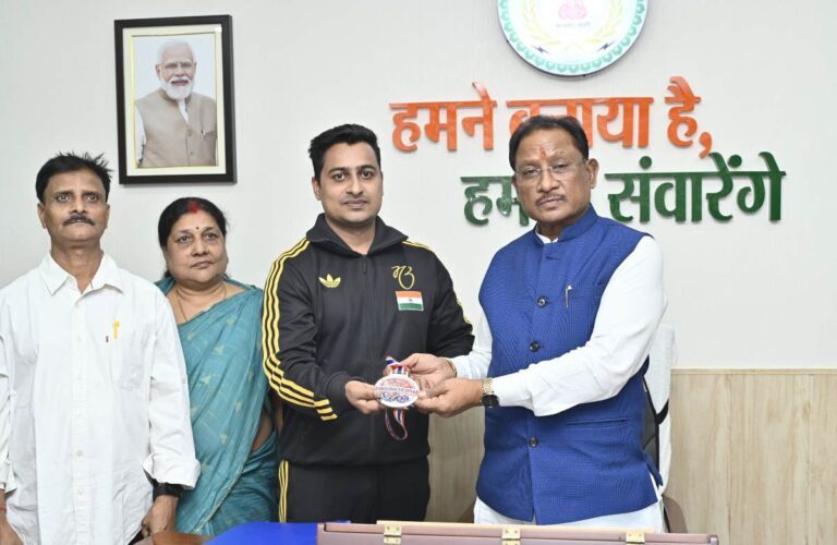 67 अंतरराष्ट्रीय पदक जीतने वाले पैरा खिलाड़ी श्रीमंत झा की सरकार से गुहार, बोले- नौकरी नहीं मिली तो मेडल नीलाम कर दूंगा