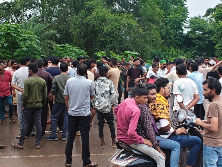 बालोद में RTO चेकिंग के विरोध में ट्रक ड्राइवरों का चक्काजाम, NH-30 पर लगा लंबा जाम