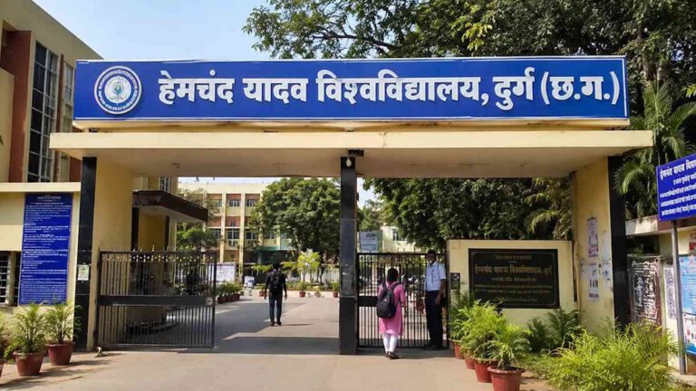 दुर्ग विश्वविद्यालय के कुलसचिव की याचिका खारिज, FIR रद्द करने की मांग को हाईकोर्ट ने ठुकराया