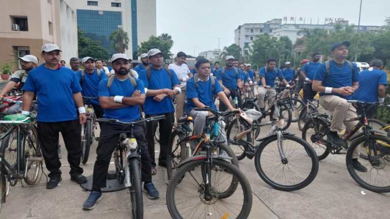 एम्स रायपुर में साइक्लोथॉन का आयोजन, ‘स्वस्थ हड्डी-स्वस्थ भारत’ का दिया संदेश
