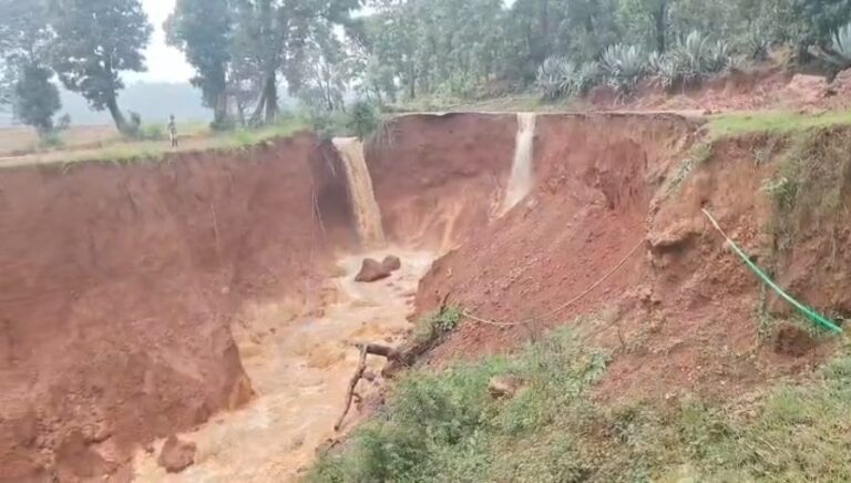 जशपुर में बारिश का कहर, डूमरकोना-हर्राडीपा सड़क बही, कई गांवों का संपर्क टूटा