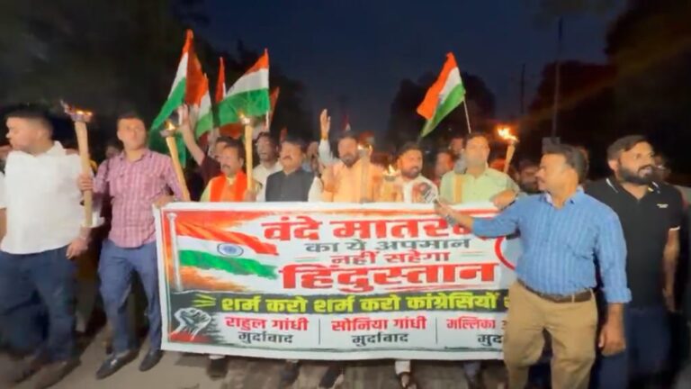 वंदे मातरम् को लेकर छत्तीसगढ़ में सियासत गरम, रायपुर-कोरबा में भाजपा का प्रदर्शन, अंबिकापुर में आमने-सामने आए कार्यकर्ता
