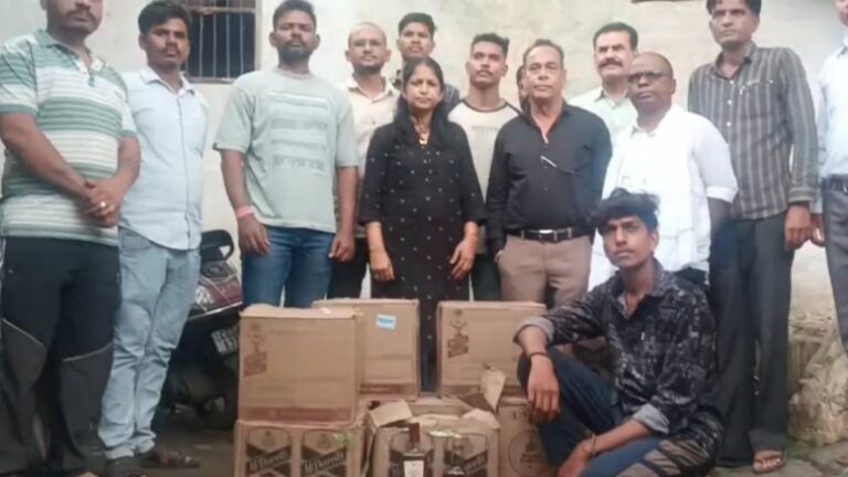 डोंगरगढ़ में अवैध शराब पर बड़ी कार्रवाई, निर्माणाधीन मकान से 10 पेटी शराब जब्त