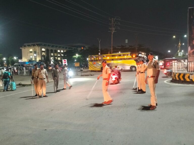 रक्षाबंधन पर रायपुर में बढ़ी भीड़, सुरक्षा को लेकर पुलिस अलर्ट