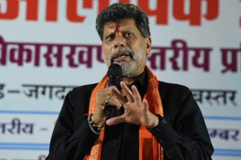 56 दिन बाद छत्तीसगढ़ लौटे भाजपा अध्यक्ष किरण सिंह देव: एयरपोर्ट पर कार्यकर्ताओं ने किया जोरदार स्वागत, नए प्रभारी और सह प्रभारी को दी बधाई
