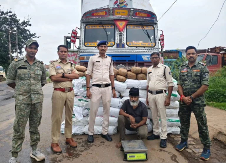 कवर्धा में बड़ी कार्रवाई: कंटेनर के गुप्त चेंबर से मिला 4 क्विंटल से ज्यादा गांजा, एक आरोपी गिरफ्तार