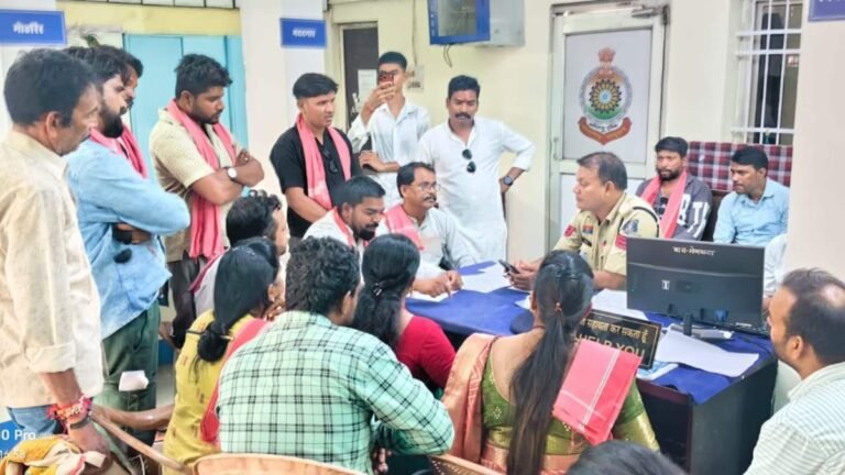रायपुर में वीर नारायण सिंह स्मारक फ्लेक्स से ढकने पर विवाद, जोहार छत्तीसगढ़ पार्टी ने FIR की मांग की