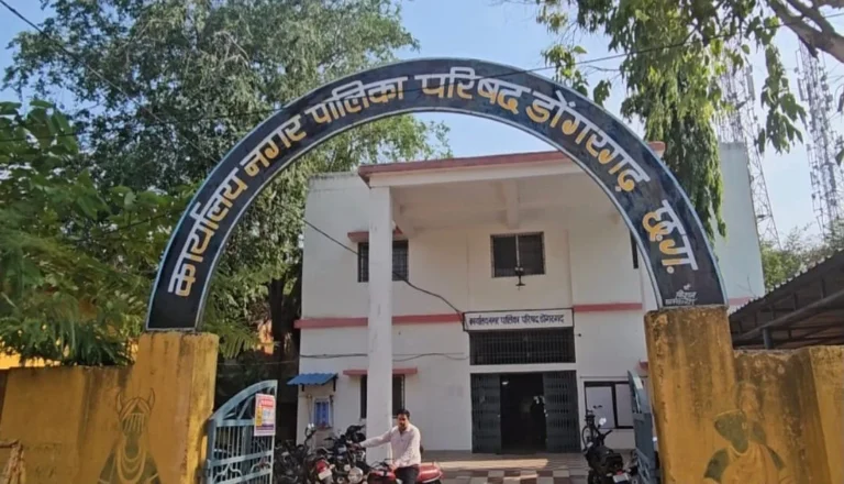 डोंगरगढ़ नगर पालिका में बिना अनुबंध कारोबार से लाखों के नुकसान का मामला