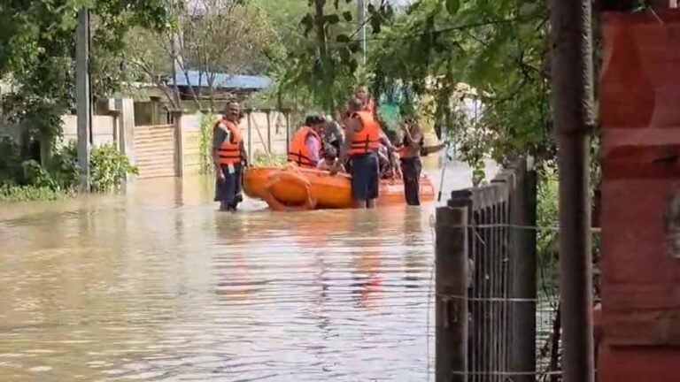 रायपुर में बाढ़ का असर, NDRF-SDRF ने 239 लोगों को सुरक्षित निकाला